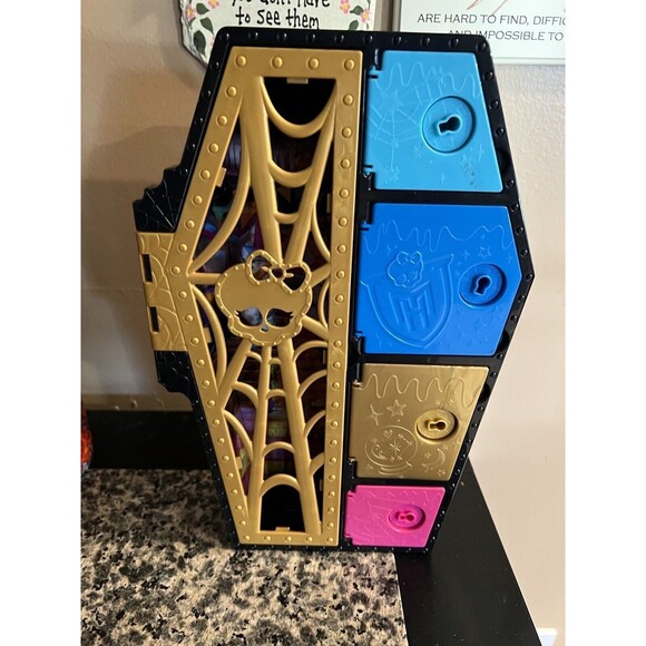 Monster High Secret Skulltimate Coffin Case With Key Only (No Doll) Cleo Denile - Picture 6 of 7